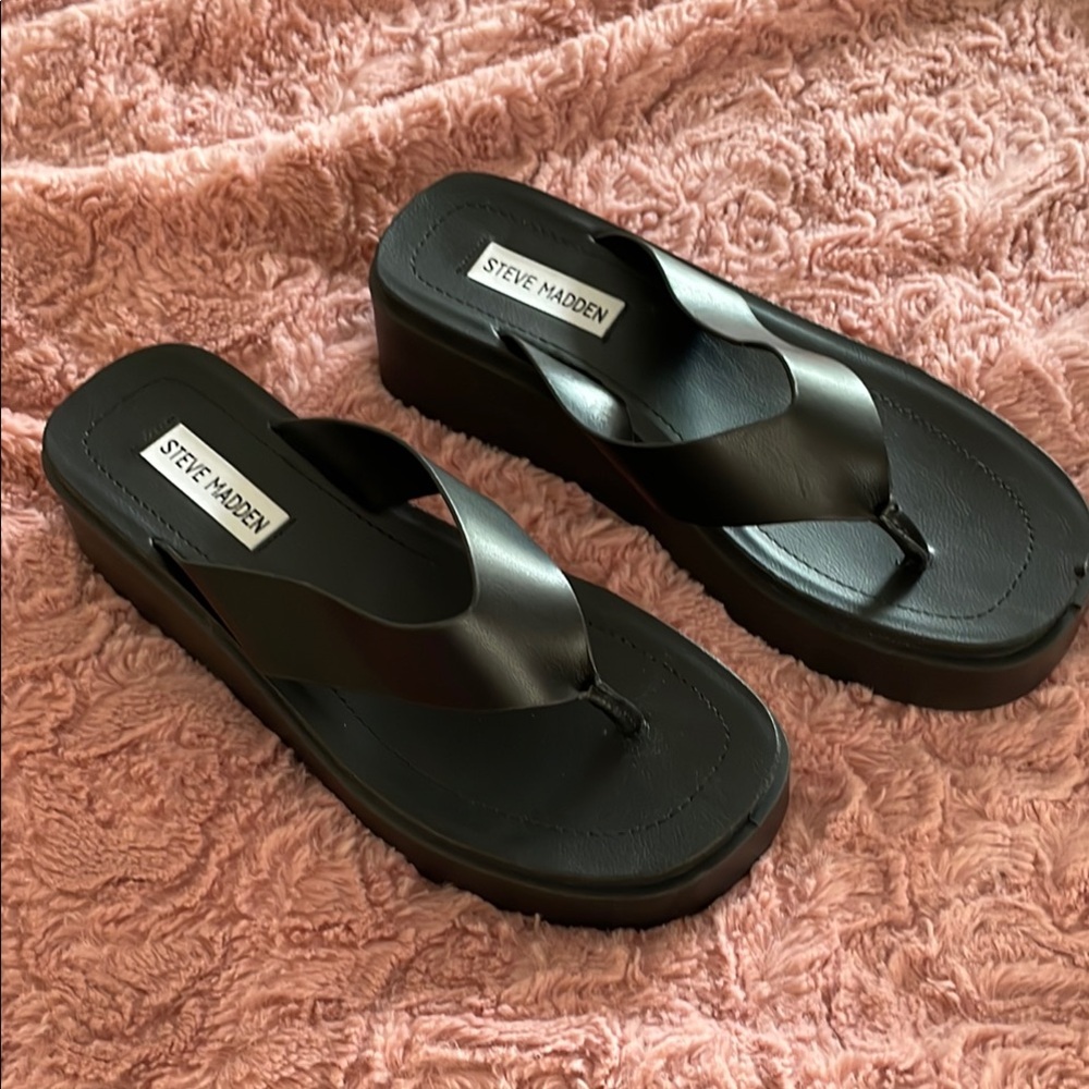 NEW! Steve Madden Classic Black Flip Flops